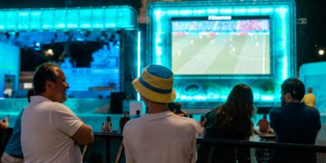 Fotbollsfredag bjuder på Sverige gånger två