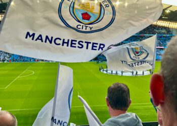 Fotbollssöndag med derby och stormöten i Europa