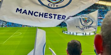 Fotbollssöndag med derby och stormöten i Europa