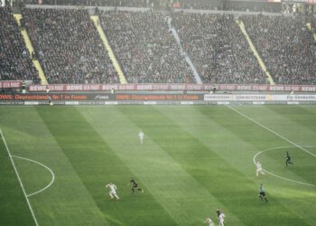 Späckad fotbollslördag med dramatik i Europa och OS-hockey som körsbäret på toppen