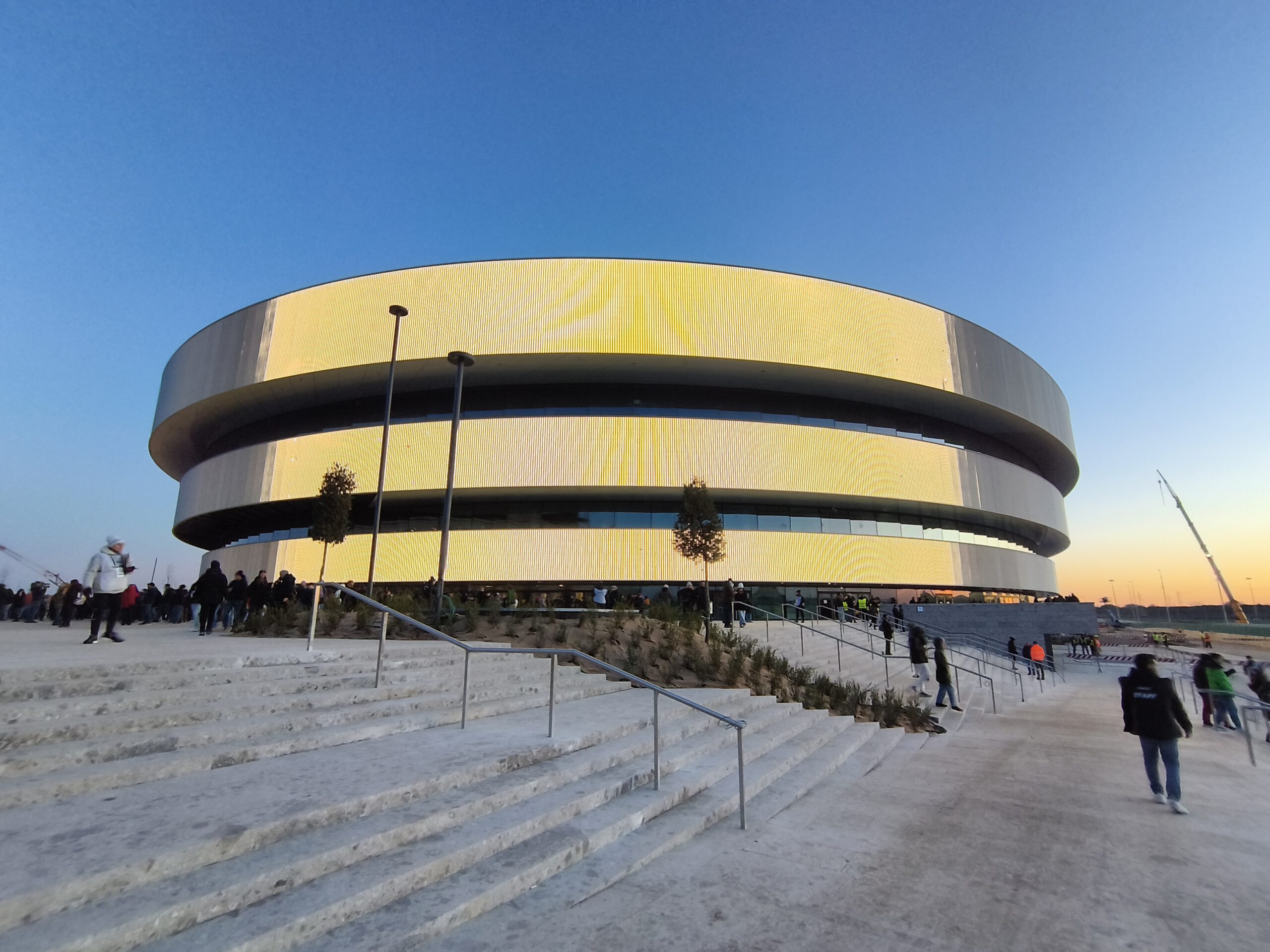 https://upload.wikimedia.org/wikipedia/commons/7/76/Arena_Santa_Giulia_-_PalaItalia_illuminata_%2811_gennaio_2026%29.jpg